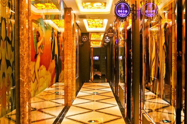 武汉租船喝茶，感受水乡慢生活(武汉哪里可以租船)